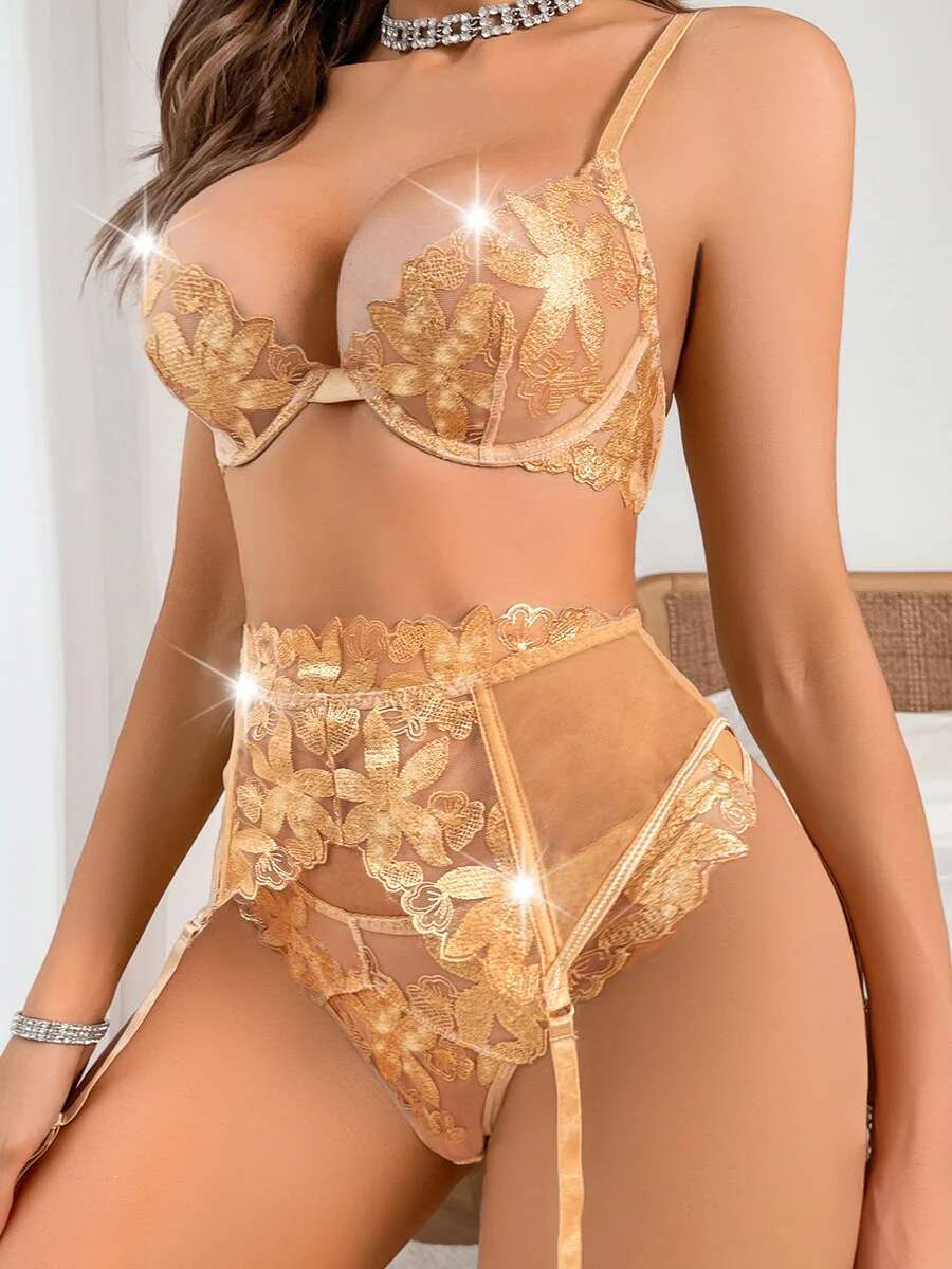 New Three Piece Fun Set Gold F - Embroidery Class recensione e prezzo