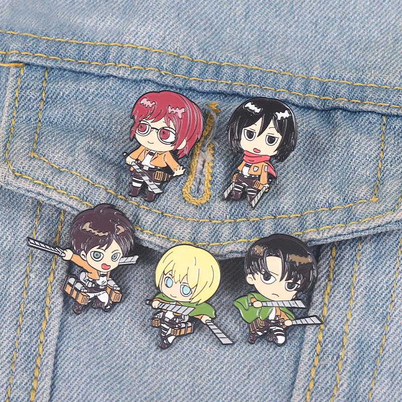 Attack on Titan Chibi Enamel P - Embroidery Logo recensione e prezzo
