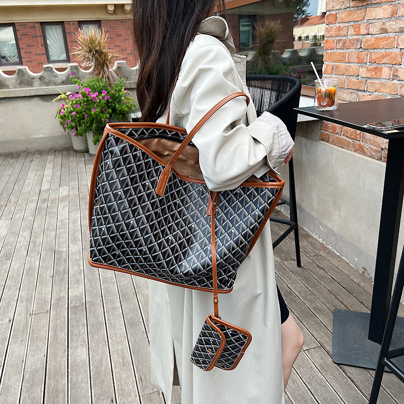 Fashionable Versatile Tote Bag - Embroidery Class recensione e prezzo